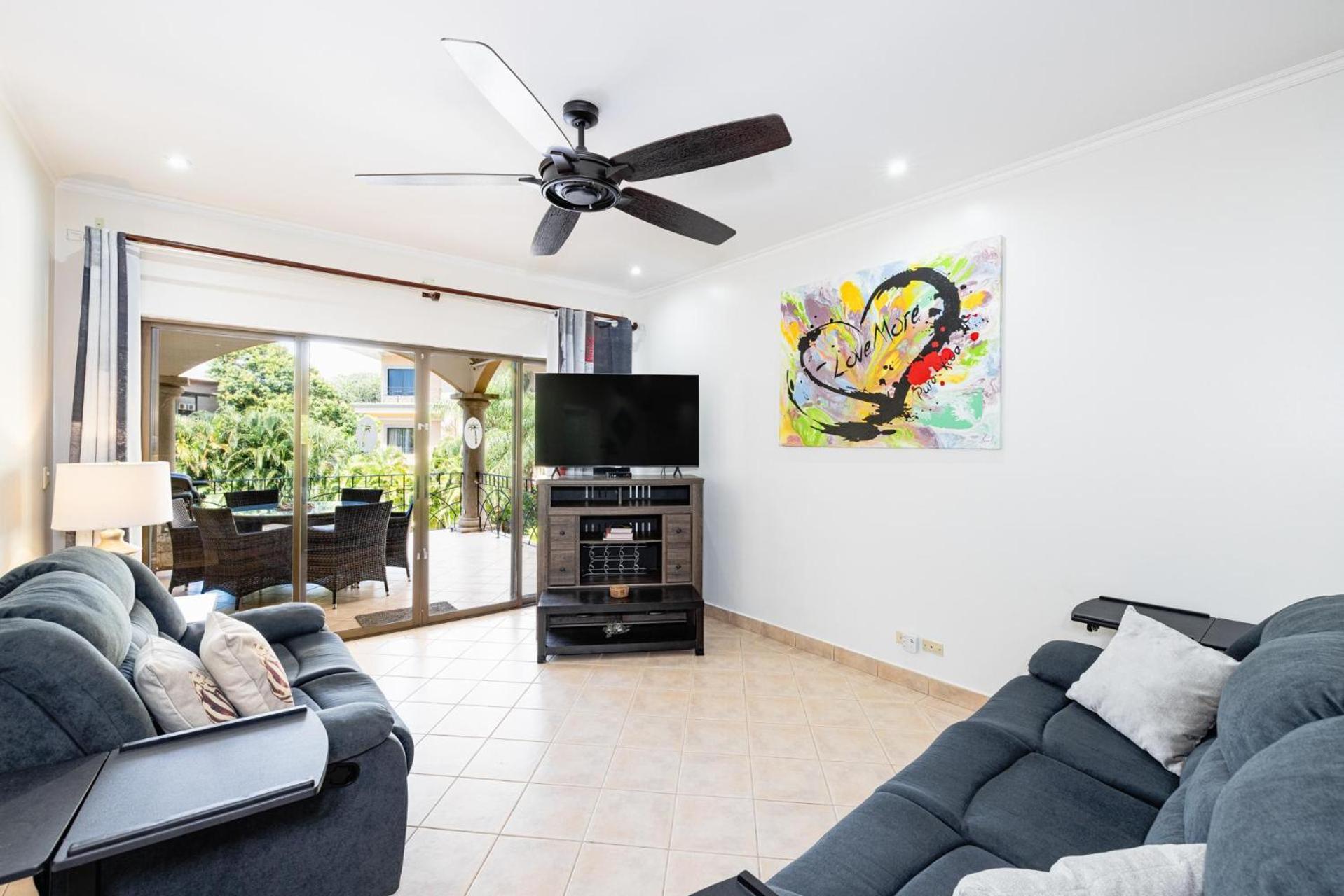 Sunrise 6- Ocean View 2 Bedroom Condo, Steps To The Beach 塔马林多 外观 照片