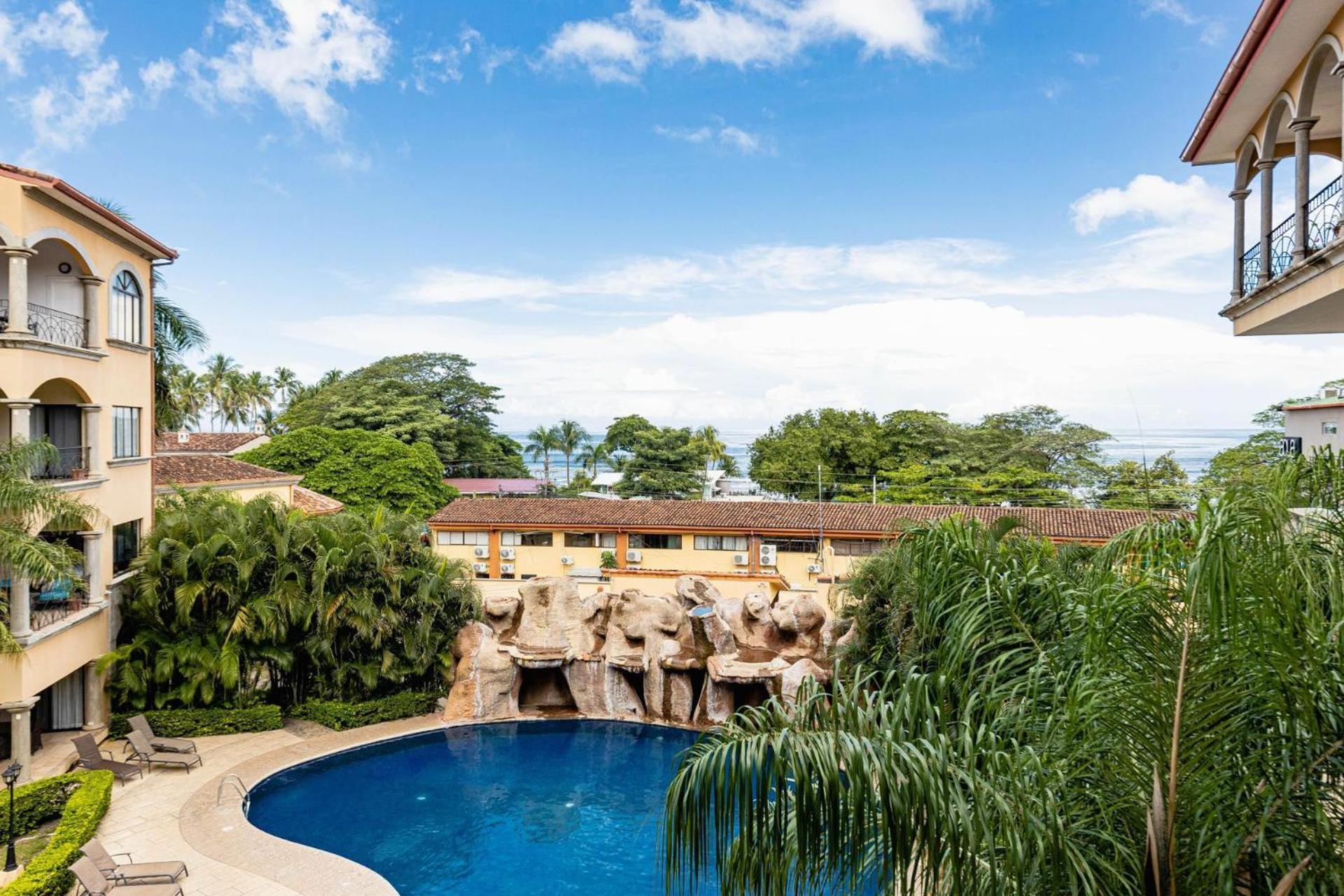 Sunrise 6- Ocean View 2 Bedroom Condo, Steps To The Beach 塔马林多 外观 照片