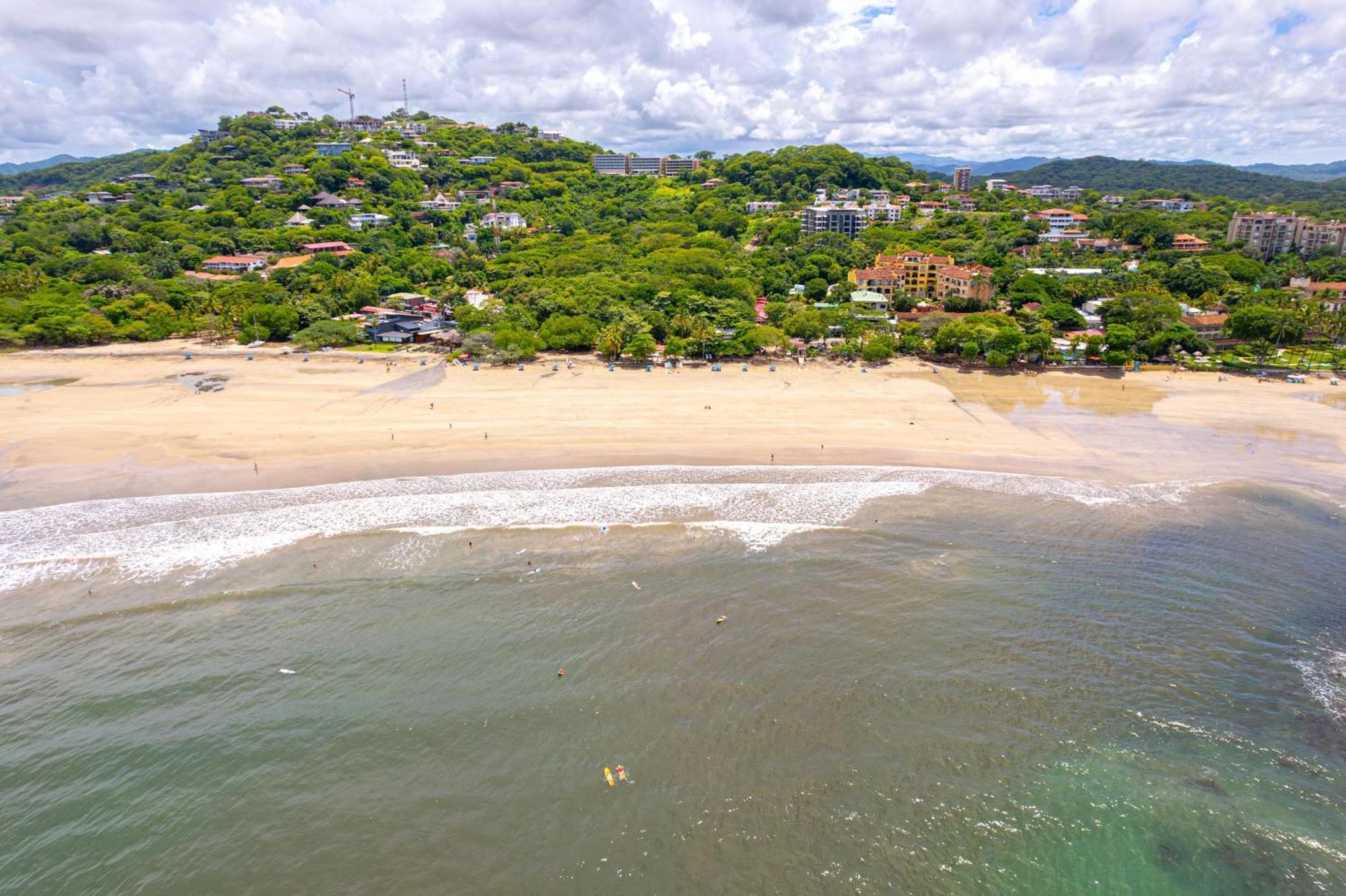 Sunrise 6- Ocean View 2 Bedroom Condo, Steps To The Beach 塔马林多 外观 照片