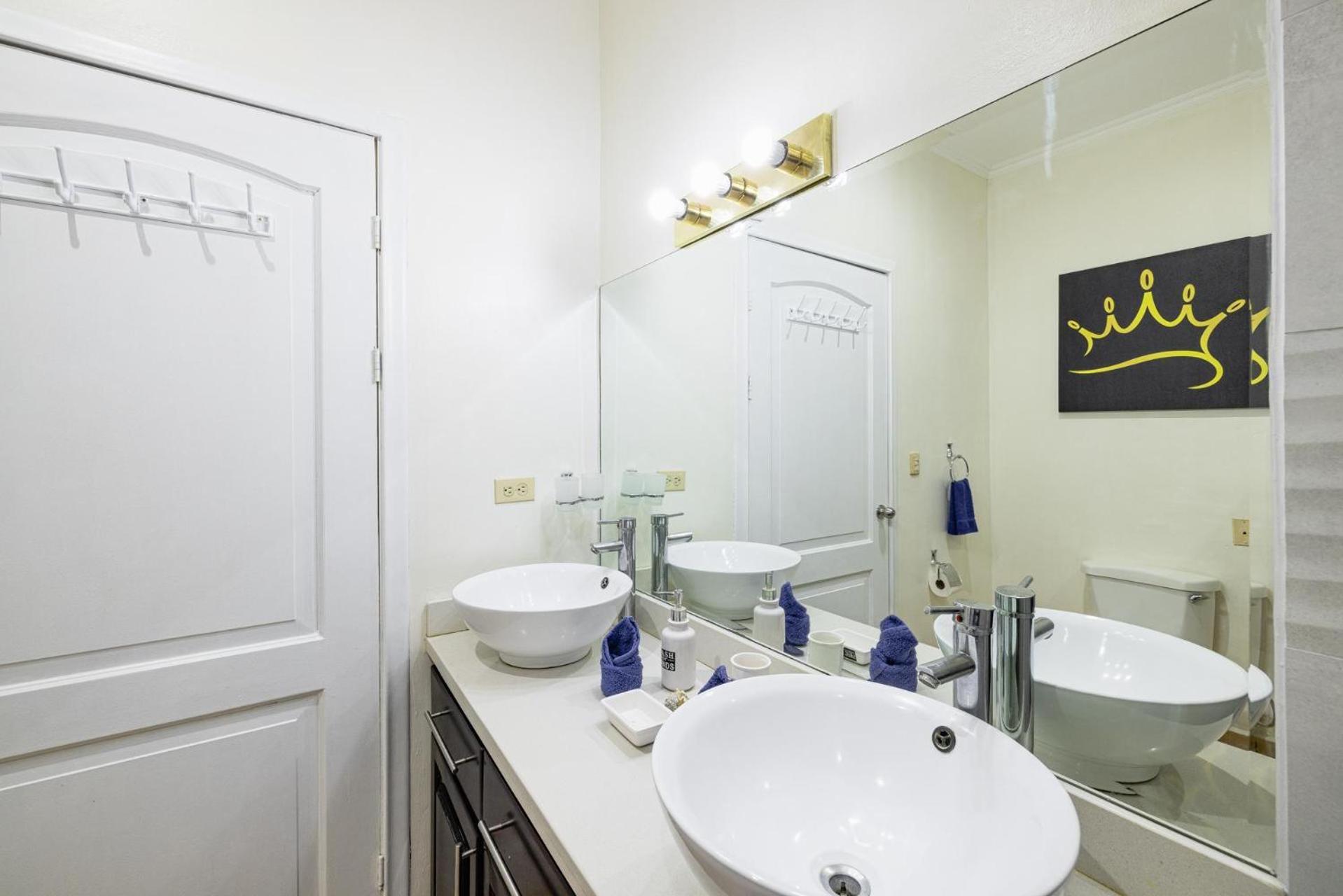 Sunrise 6- Ocean View 2 Bedroom Condo, Steps To The Beach 塔马林多 外观 照片