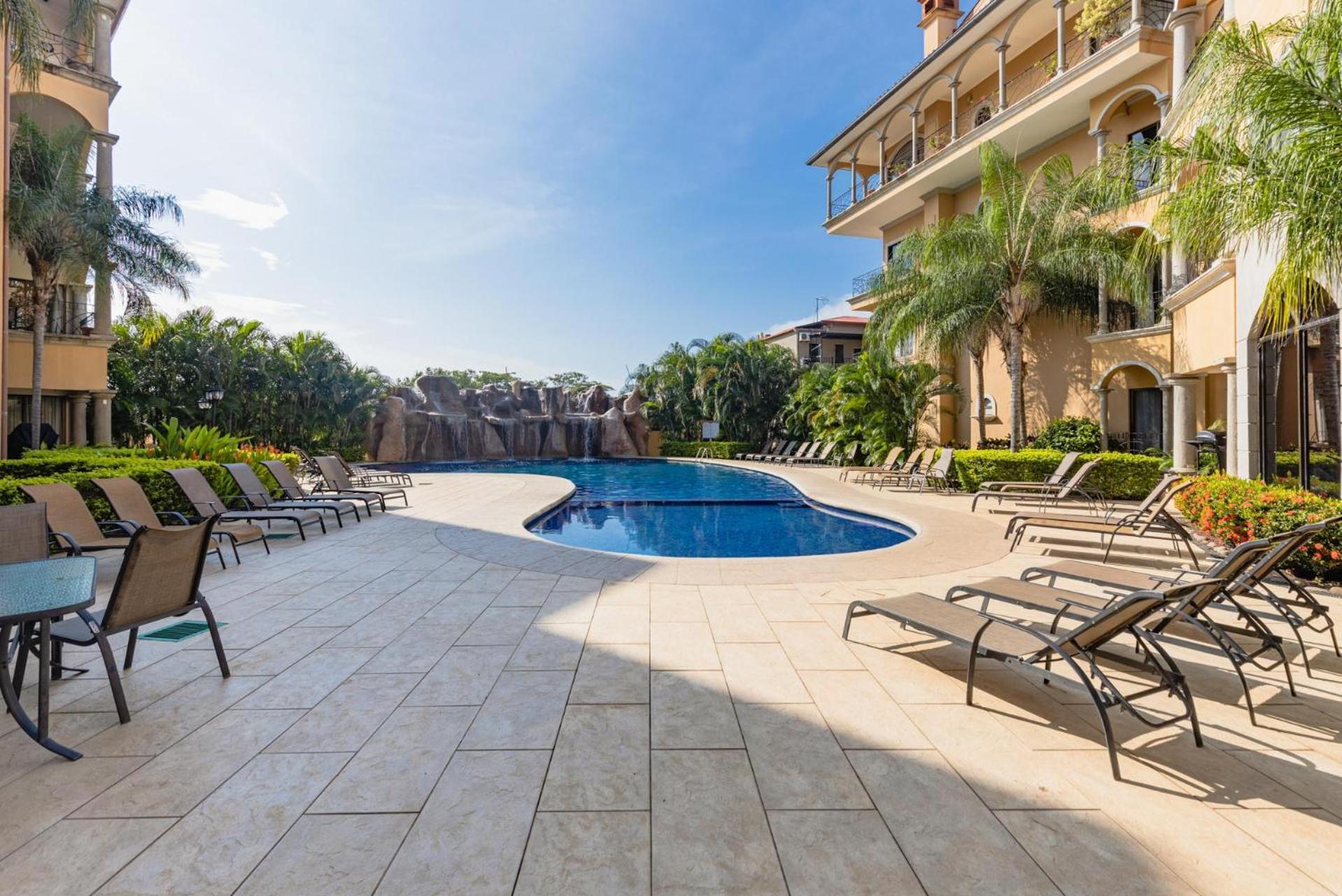 Sunrise 6- Ocean View 2 Bedroom Condo, Steps To The Beach 塔马林多 外观 照片