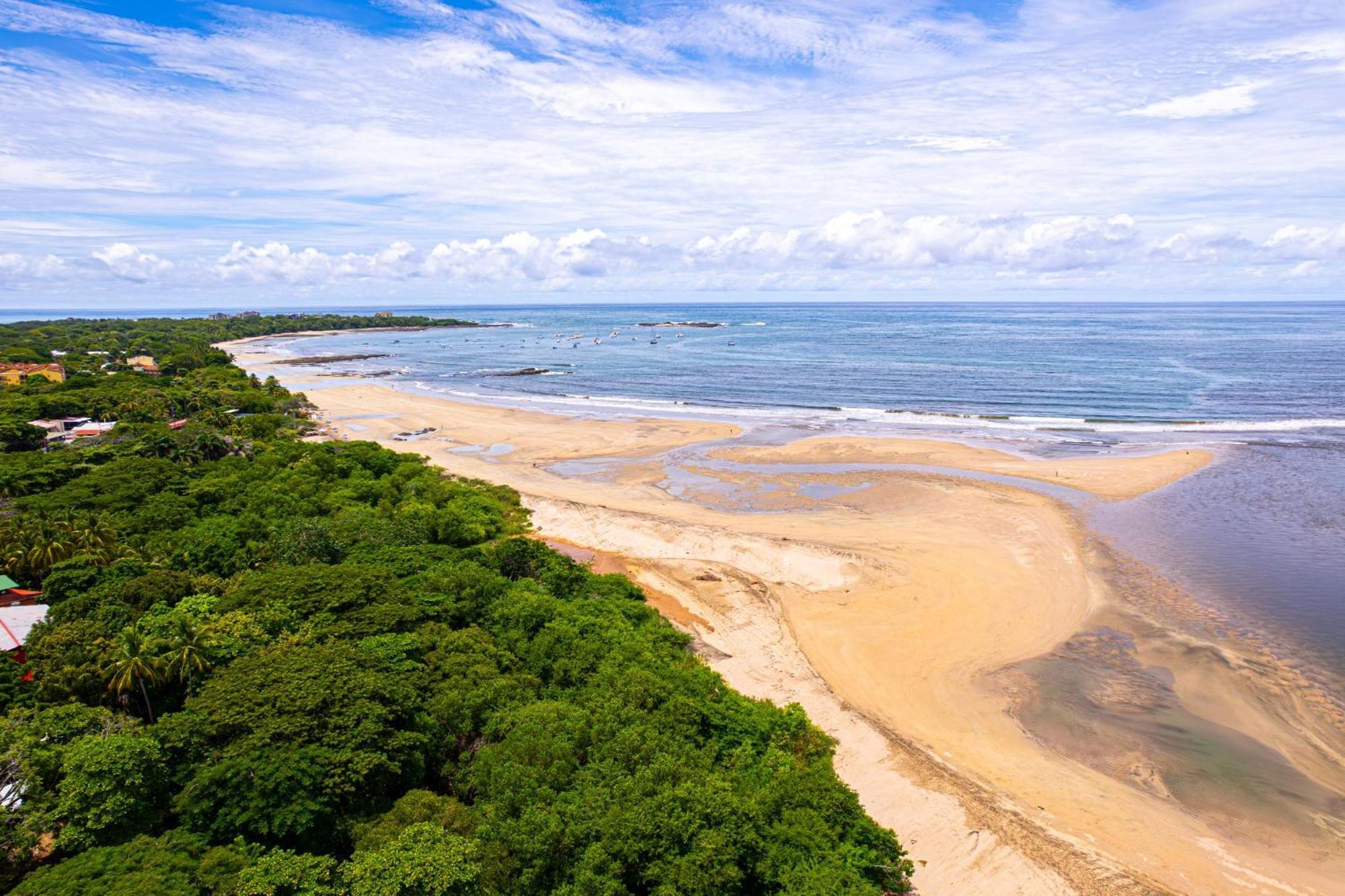 Sunrise 6- Ocean View 2 Bedroom Condo, Steps To The Beach 塔马林多 外观 照片