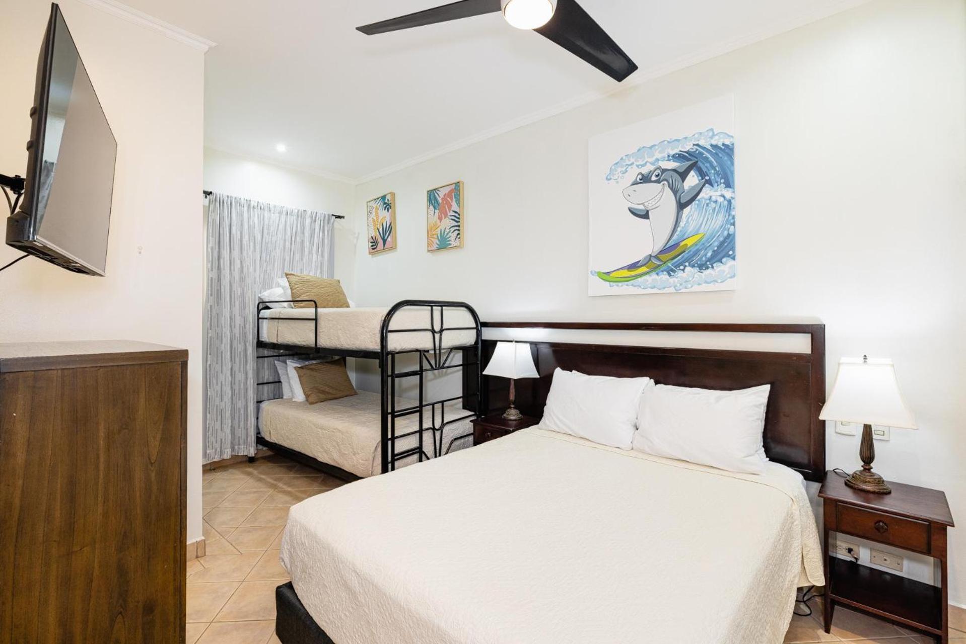 Sunrise 6- Ocean View 2 Bedroom Condo, Steps To The Beach 塔马林多 外观 照片