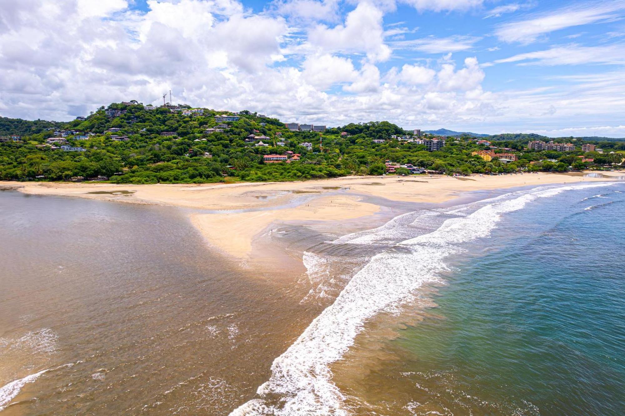 Sunrise 6- Ocean View 2 Bedroom Condo, Steps To The Beach 塔马林多 外观 照片