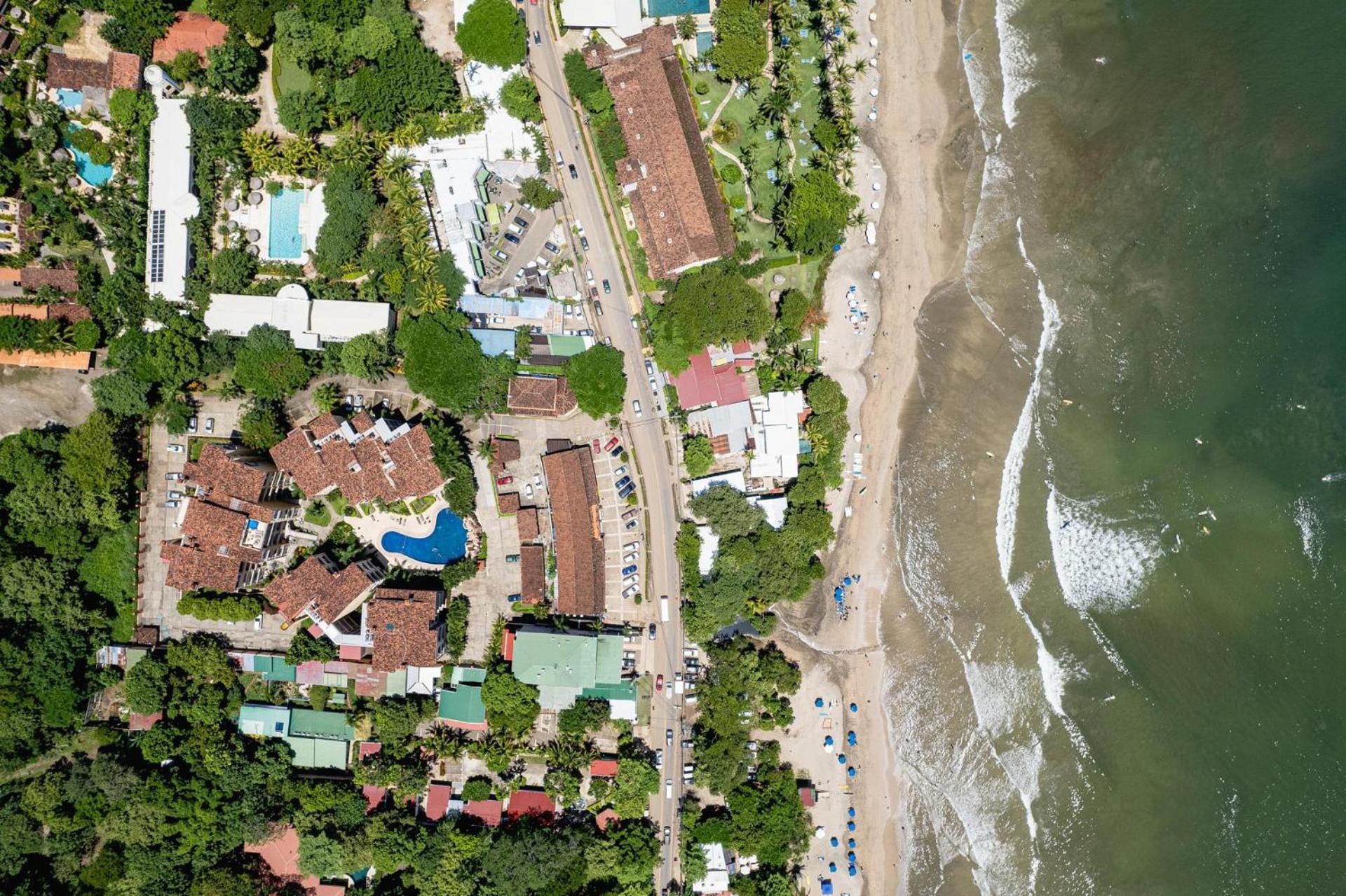 Sunrise 6- Ocean View 2 Bedroom Condo, Steps To The Beach 塔马林多 外观 照片